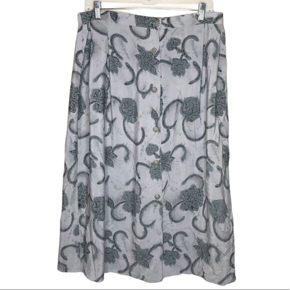 Vintage Voir Skirt Set - Picture 3 of 12